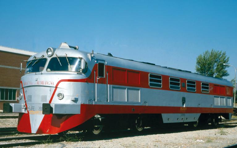 Arnold 2673 RENFE, diesel locomotive 352-007 "Virgen de la Almudena", red-silver, ep. IV
