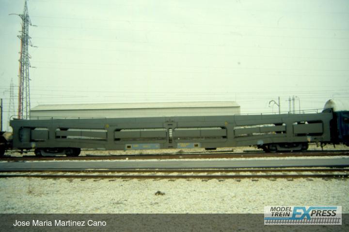 Arnold 4413 RENFE, 2-unit set DDMA autotransporter, with protective lateral grills, original livery, period IV