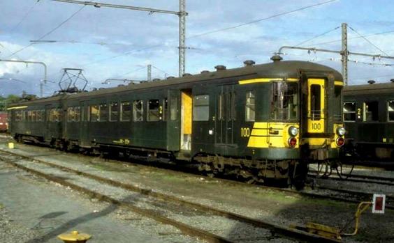 B-Models 7007.01L AM 54 : nr 100, DC. 2-Rail, met interieur- en cabineverlichting en Powerpack