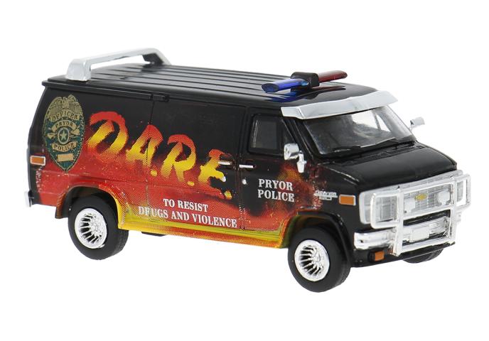 Brekina 18258 Chevrolet C20, 1983, D.A.R.E.