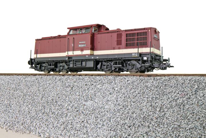 Esu 31761 Diesellok, H0, V100 DR, 110 243 DR, altrot, Ep IV, Vorbildzustand um 1971, LokSound, Rauch, Kupplung DC/AC