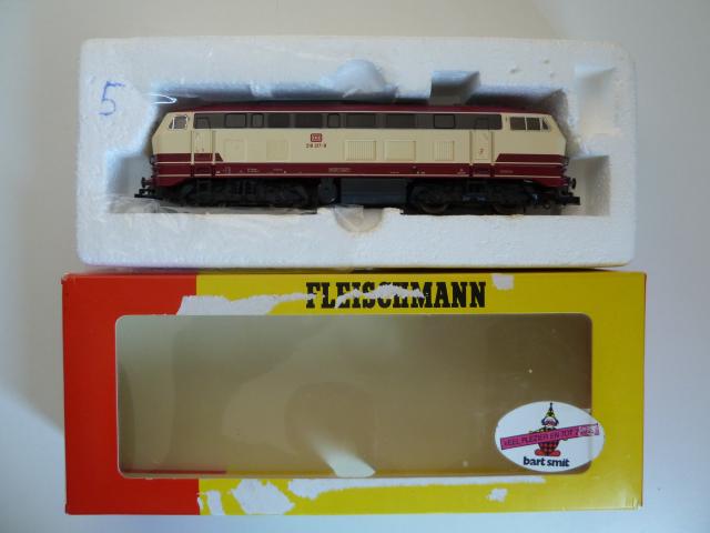 Fleischmann gebruikt materiaal 4234 DB diesellok BR 218 rood/crème, in goede staat, in doos