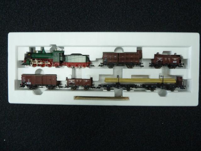 Fleischmann gebruikt materiaal 4883 Treinset "Güterzug der Königlich Preussischen Eisenbahn-Verwaltung" met stoomloc en 5 goederenwagons, K.P.E.V. Ep. I, in goede staat, in doos