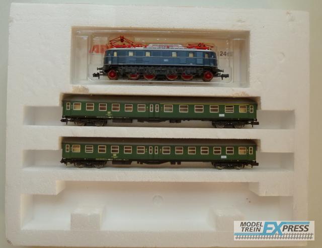 Gebruikt Materiaal Overige Merken 0376 Arnold Elektrolokomotive BR 19 und drei Nahverkehrswagen, ( mist 1 wagen )