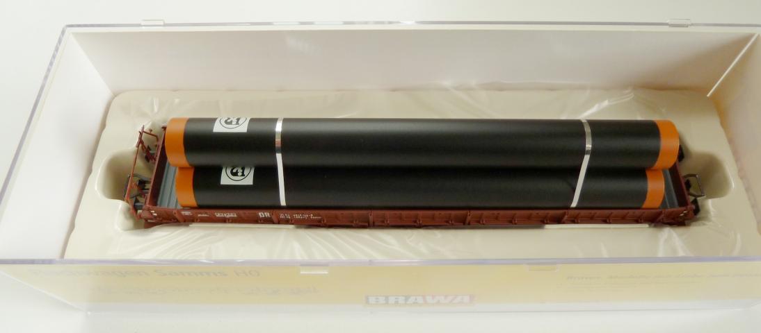 Gebruikt Materiaal Overige Merken 47002 Brawa Schwerlastwagens Samm der DR, beladen mit Röhrenladung, Epoche IV. nieuw in doos