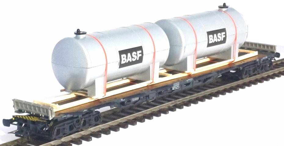 Loewe Wagonladingen 2440 Belading grote ketel BASF 200 mm (2 st.)