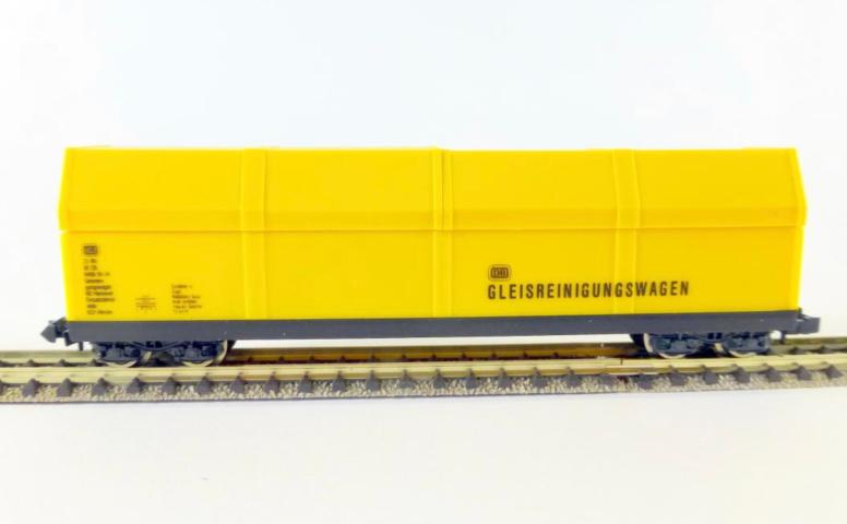 Lux 9071 N-Maschinenwagen ohne Technik,4achsig, gelb mit schwarzem Chassis,  LÜP 111 mm.