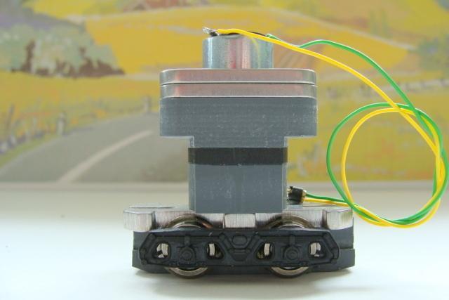 Lux 9124 MLR-1 Mittelleiterreinigungs-Austauscheinsatz AC~ System Märklin¹, analog und digital einsetzbar, mit Faulhaber¹-Motor. Austauscheinsatz für den H0-Schienen- und Oberleitungsschleifwagen (Art.-Nr. 9130).
