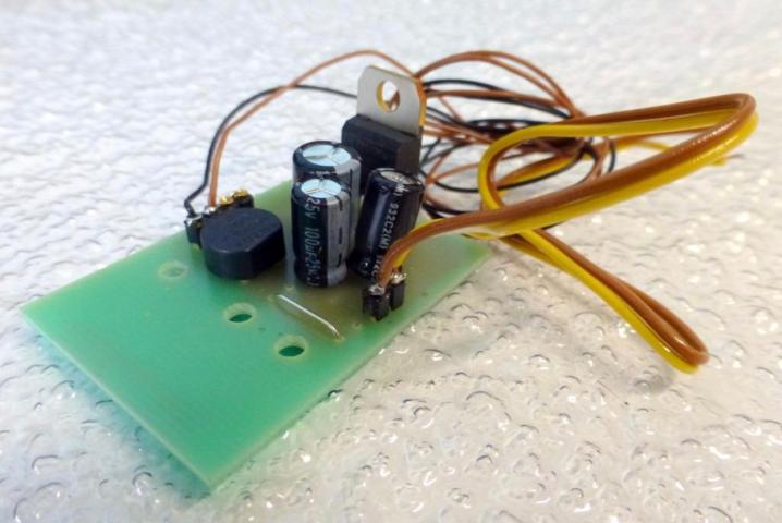 Lux 9304 Adapterplatine, für AC~ System Märklin¹ H0-Radreinigungsanlagen ohne Decoder. (Erzeugt aus einer Wechselspannung eine Gleichspannung).