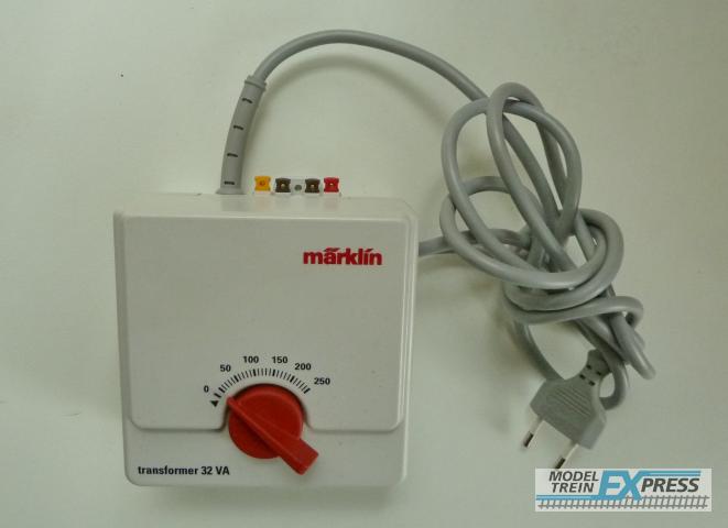 Marklin gebruikt materiaal 6647M Marklin 32 VA regeltrafo ( wit )
