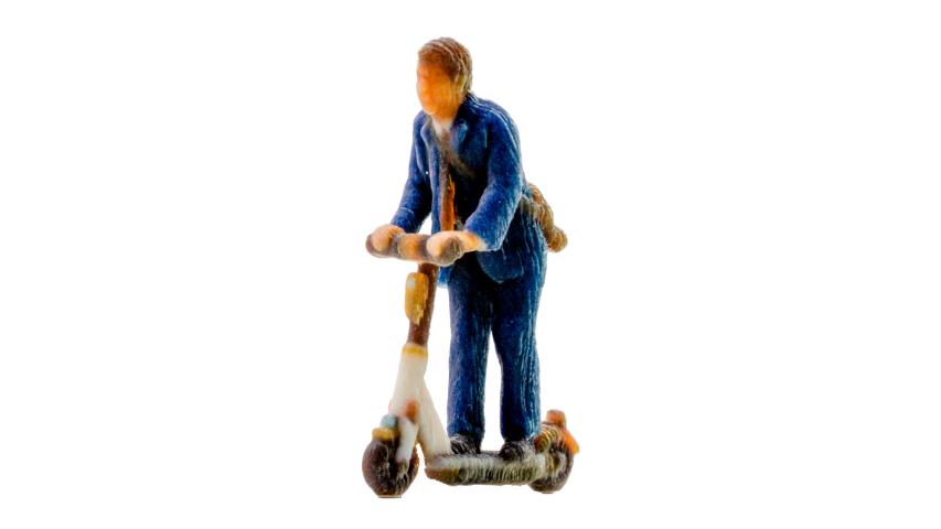 Noch 10607 Man op een e-scooter / Mann auf E-Scooter (1:87)