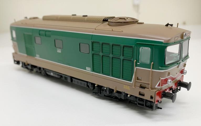 Os.Kar 1100 D 443,1007 FIAT groen/isabella met rechte voorruiten
