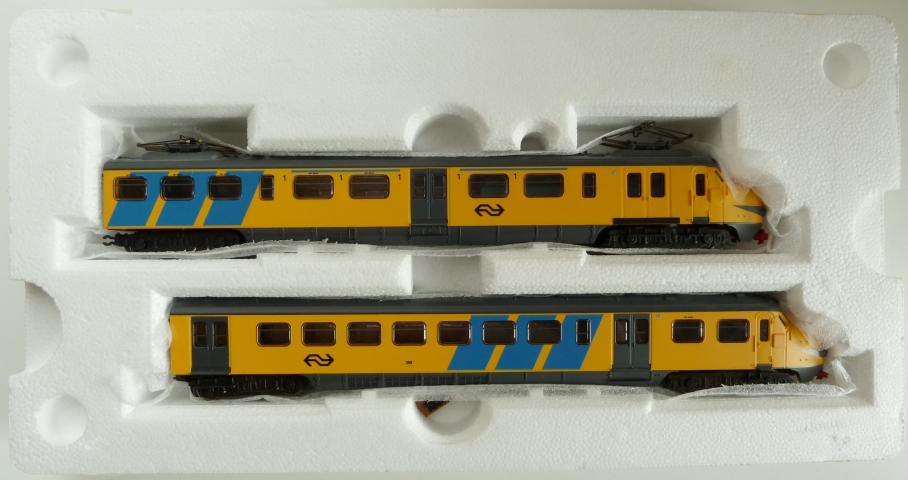 Piko gebruikt materiaal 57522 NS Hondekop geel/grijs met grijze snor, nr. 359,z.g.a.n in doos