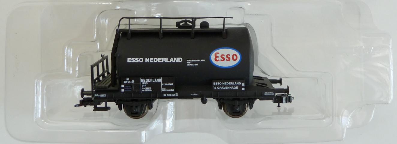 Piko gebruikt materiaal 58084.1 NS 2-assige ketelwagen "Esso Nederland", in goede staat, in doos
