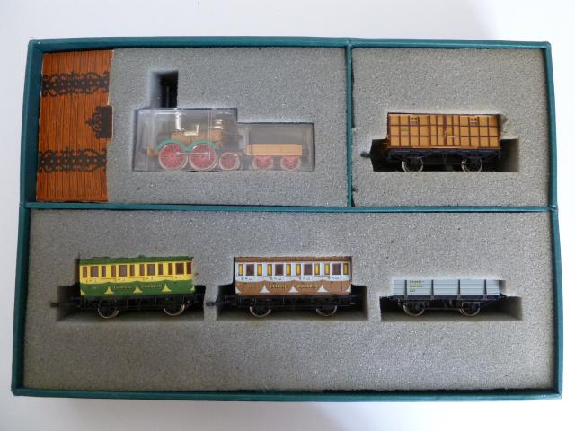 Piko gebruikt materiaal SAXONIA1989 Treinset met loc "Saxonia" en 4 wagons, set uit 1989, in goede staat, in doos met documentatie