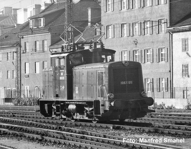Piko 21049 ~E-Lok/Sound Rh 1067 grün ÖBB III + PluX22 Dec.