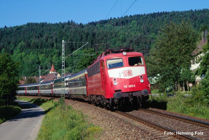 Piko 21776 E-Lok BR 110.3 orientrot DB AG V + DSS PluX22