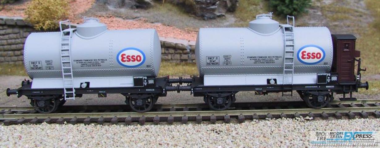 REE models WB-098 SET with 2 TANK CARS :  Riveted tank, Cushion wheelboxes, with Brakes N°567454 'ESSO' and Riveted tank, Cushion wheelboxes, with Brakesman booth, N°567463 'ESSO' Era III