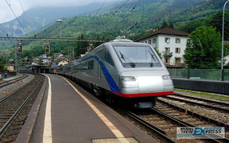 Rivarossi 3026 SBB, ETR 470 silver livery with blue stripe, 5-unit pack additional intermediate coaches, ep. V