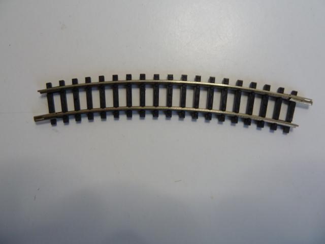 Roco gebruikt materiaal 2425 Gebogen rails R 228,2 mm 24 gr. (= Fleischmann 22233)