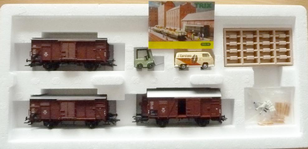 Trix gebruikt materiaal 24028 Trix DB goederenwagenset 3-delig met toebehoren z.g a n in doos
