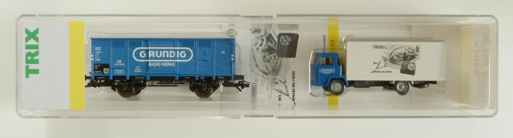 Trix gebruikt materiaal 24033 Museumwagen 2003 Grundig met vrachtwagen nieuw in doos