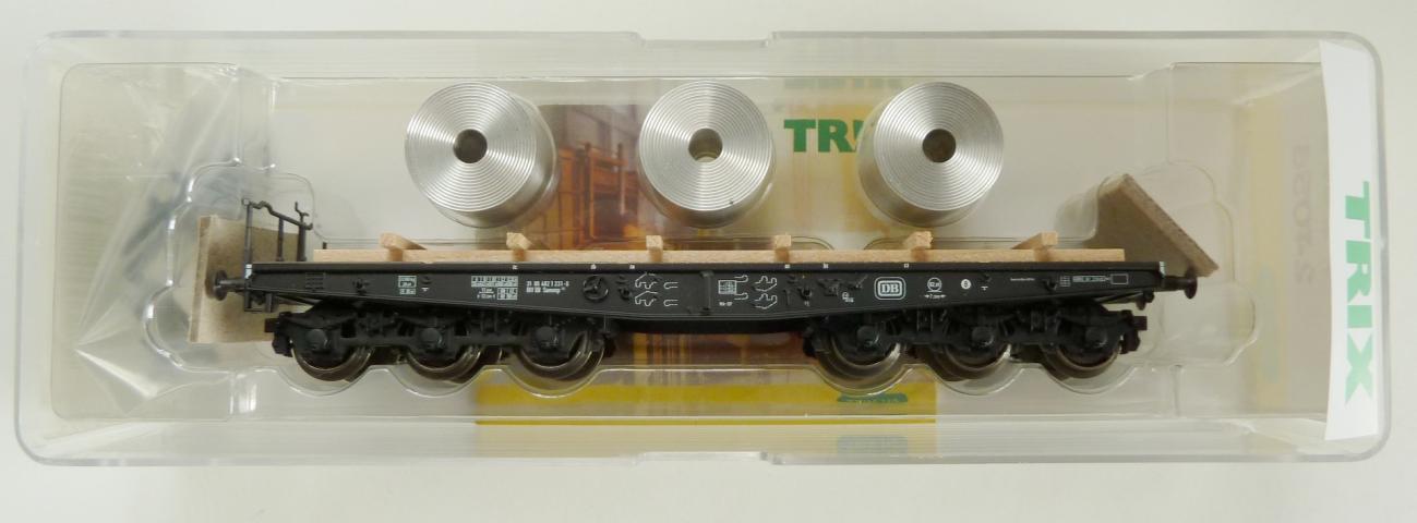 Trix gebruikt materiaal 24058 Schwerlastwagen Flachwagen Sammp 705 der DB mit Walzstahl-Coils - Ep. IV nieuw in doos